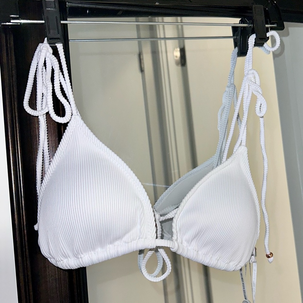 COPY - WhiteFox Boutique 🤍 PASADENA BIKINI TOP 🤍 Size M